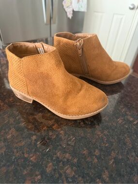 Cat & Jack Tan Suede Girls Ankle Boots